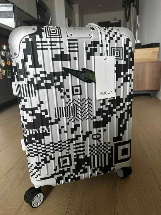 Rimowa Original Cabin Limited Edition Pixel Print - Picture 5 of 6